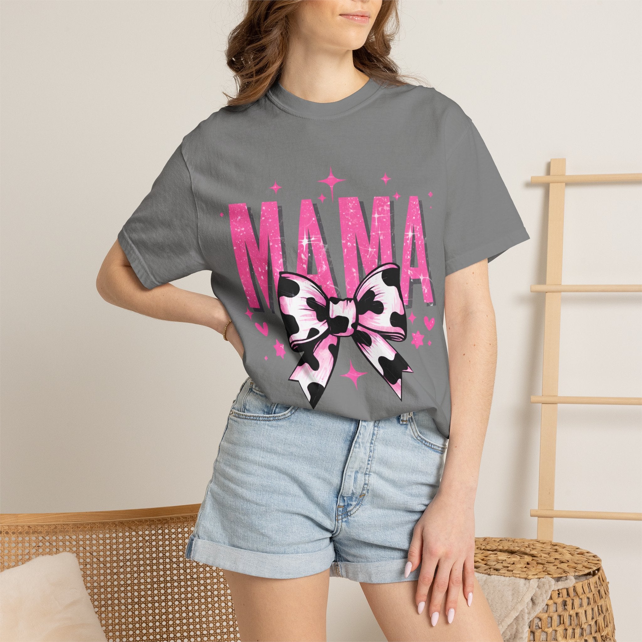 Mama Tee with Pink Leopard Bow – Cute Mother’s Day Graphic T-Shirt